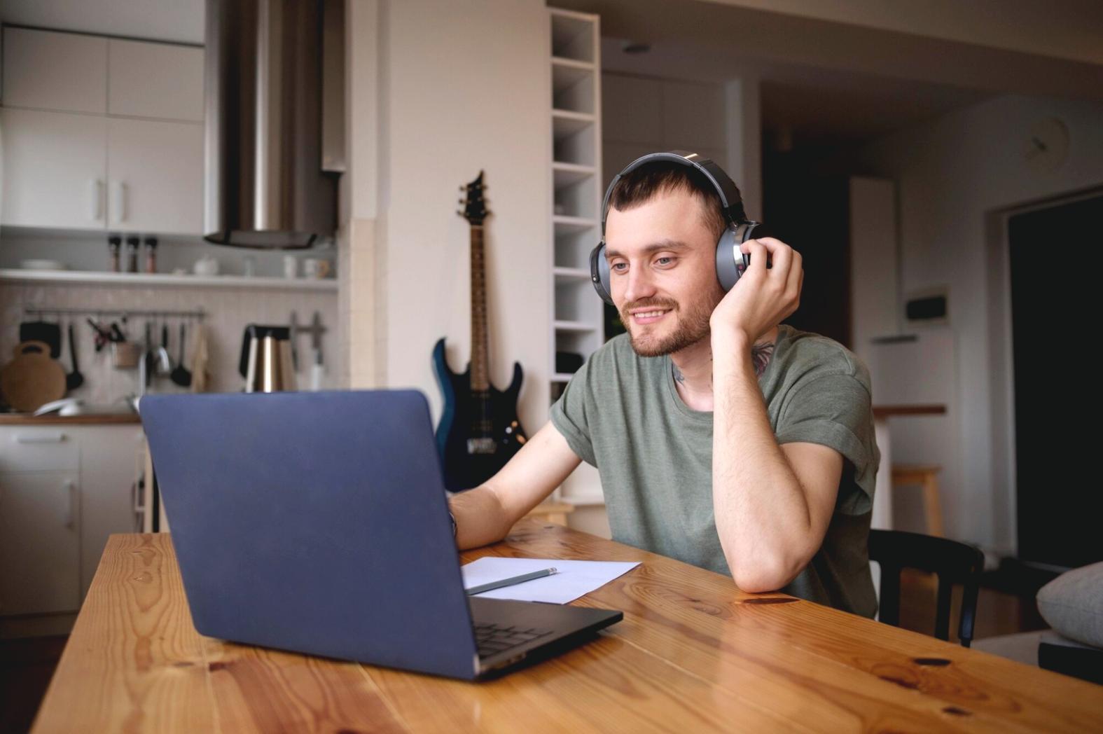 Professionelle Gel-Maniküre Technik in der Anwendung